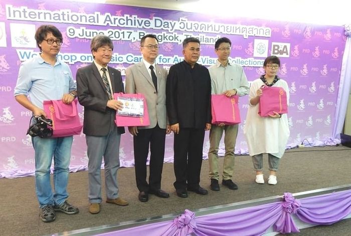南藝大教授井迎瑞（左二）率領助理教授吳永毅（右二）、曾吉賢（左一），助理易璇（右一）出席，獲得高規格禮遇。圖／擷取曾吉賢臉書