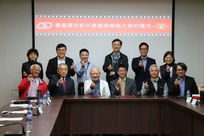 嘉義基督教醫院為保存創院院長戴德森醫師60年前創院時期的珍貴歷史軌跡，與國立臺南藝術大學音像藝術媒體中心、音像紀錄與影維護研究所合作，透過數位修復，再現嘉義地區60年前的時空記憶。圖／嘉基提供