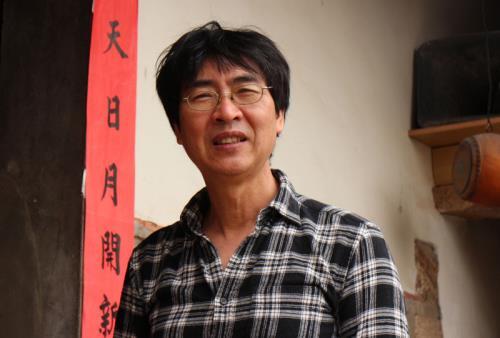 在前國家電影資料館館長井迎瑞曉以大義下，金門紀錄 片導演董振良（圖）打消了燒毀自己有關金門的影像創 作。 中央社記者黃慧敏攝 106年4月7日