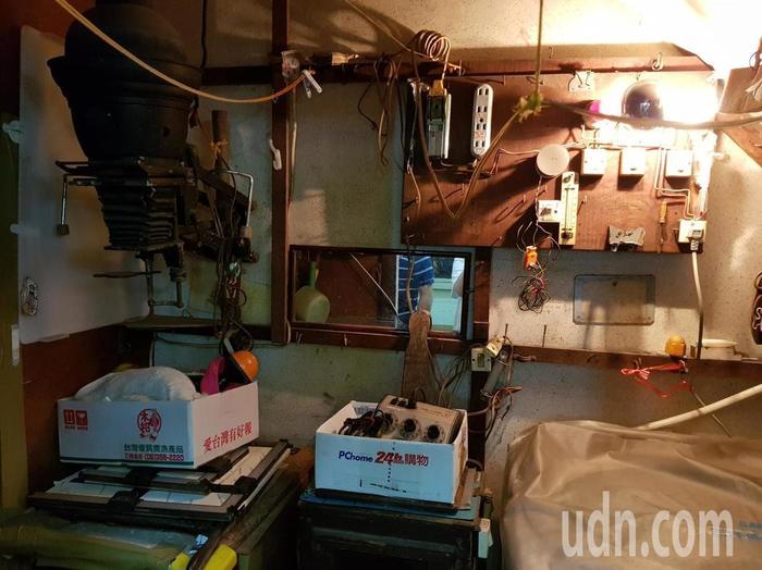 台南市南門路上的新光榮相館內保留著沖底片的老式暗房。記者修瑞瑩／攝影
